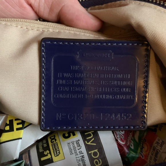 Signature Coach Hobo - Picture 3 of 3